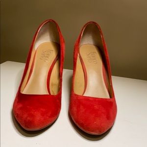 👠red suede wedge heels